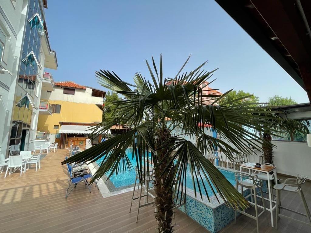 Brian Hotel Velipoje Ngoại thất bức ảnh