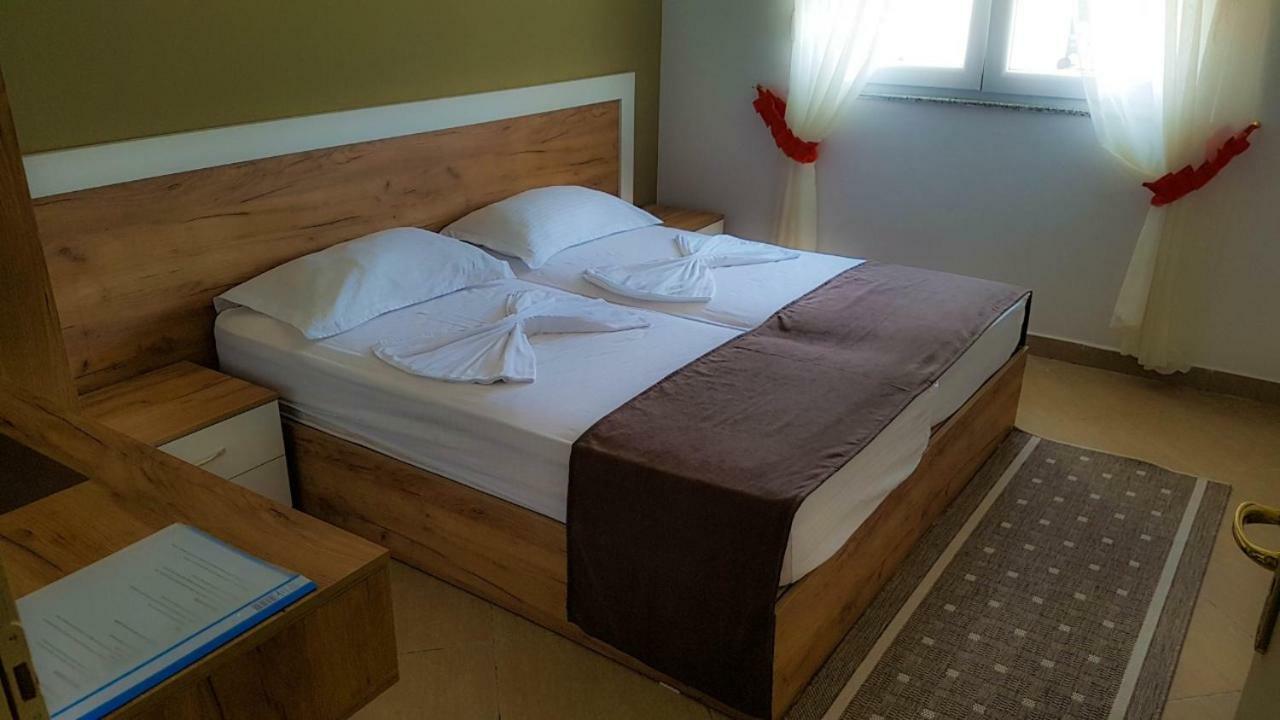 Brian Hotel Velipoje Ngoại thất bức ảnh