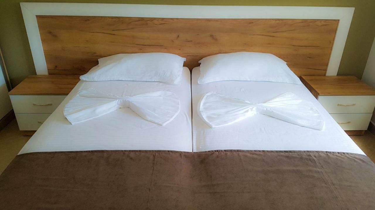 Brian Hotel Velipoje Ngoại thất bức ảnh